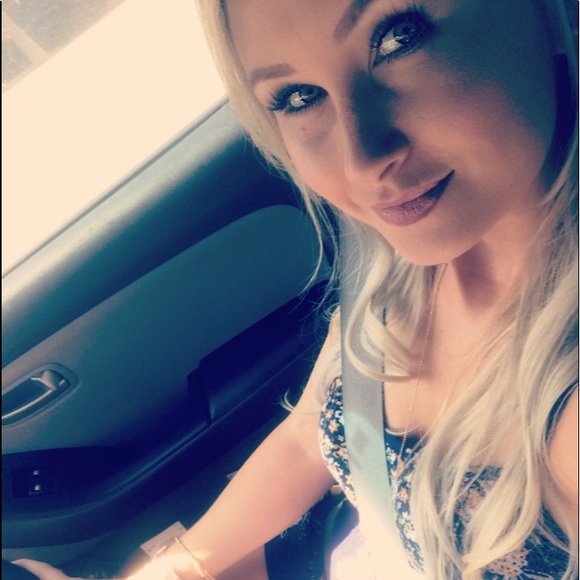 Meet your Posher, Tia - Picture 7 of 7